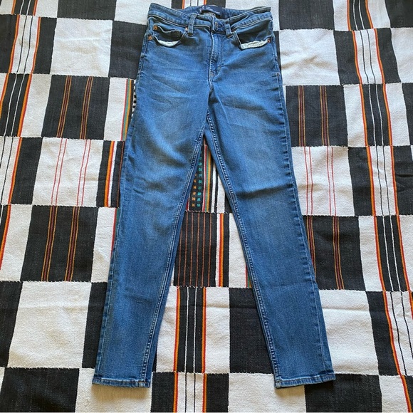 Gap High Rise Universal Leggings. Denim. Size 6/28 R. Excellent condition! - Picture 3 of 9